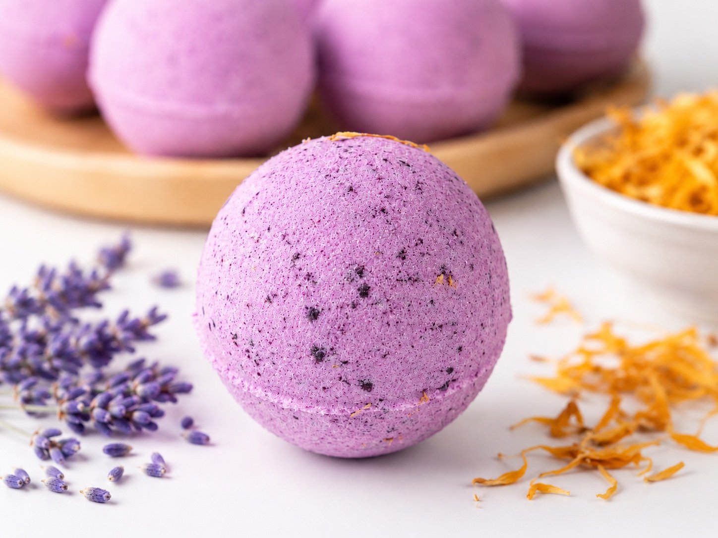 Moon Lavender botanical bath bomb by Aconchego